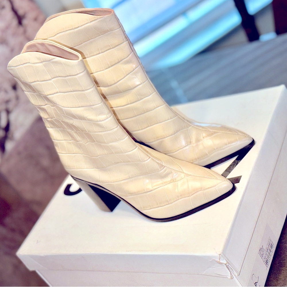 Schutz Boots 7.5